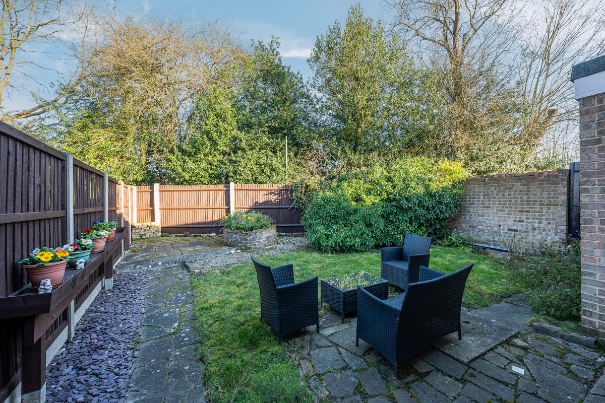 A well presented three/four bedroom semi detached house in a quiet cul-de-sac, close to #Bromley town centre. New on the market @ £600,000. maguirebaylis.com/property/forst…