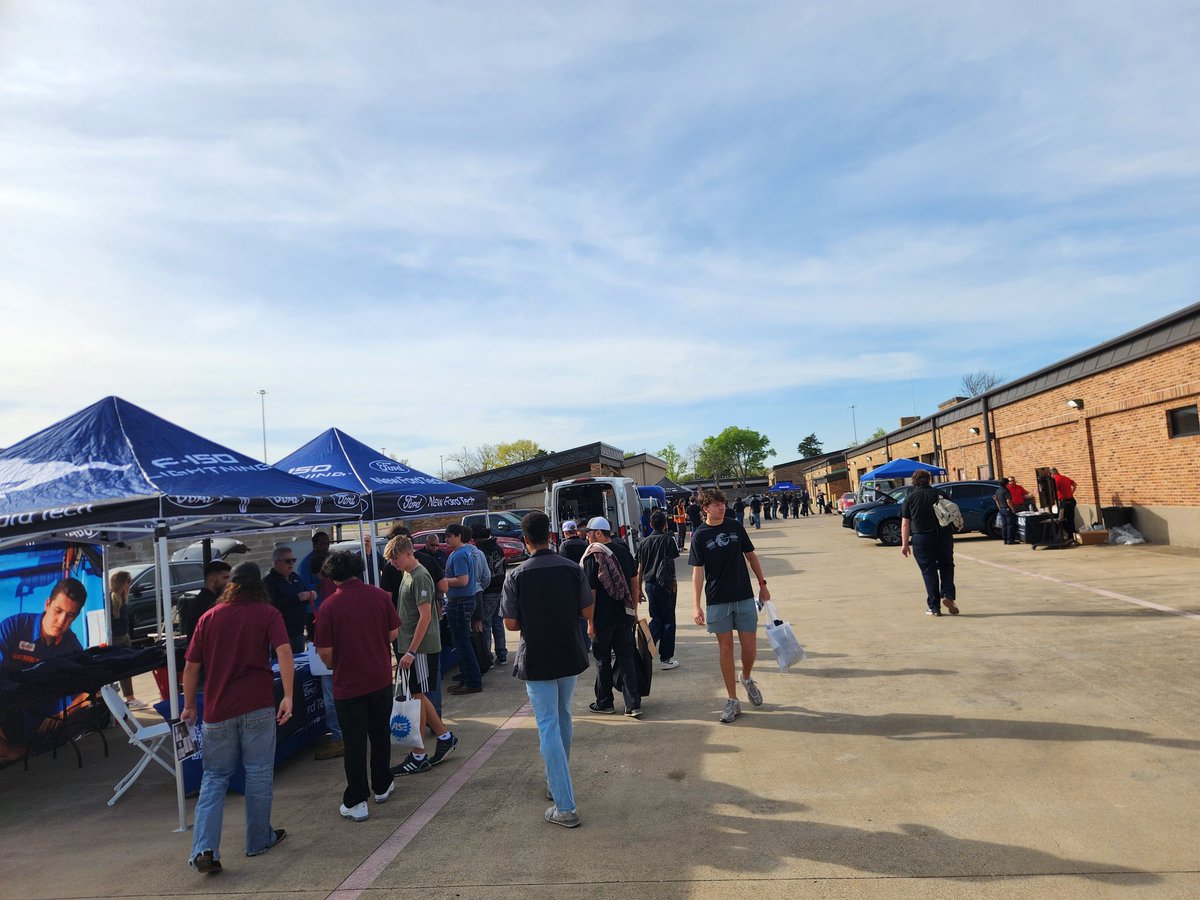 AutoTechPISD's tweet photo. Princeton Auto Technology-  making connections in the industry. https://t.co/escJdUfcbz