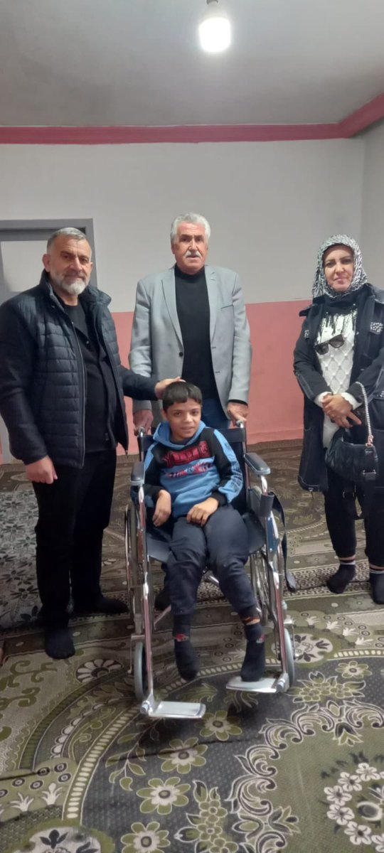 PolatliBeyazay's tweet photo. Polatlı Beyazay'ın desteği devam ediyor.Engelleri aşmak, hayatı paylaşmak için tekerlekli sandalyelerimizle yanınızdayız.Hayırseverlerce temin edilen tekerlekli sandalye ihtiyaç sahibi kardeşimize ulaştırıldı.✨ #Beyazay #EngelsizYaşam @lokmanayva @ilksen_kurt19 @TurkiyeBeyazay https://t.co/Qx27gsvnzP