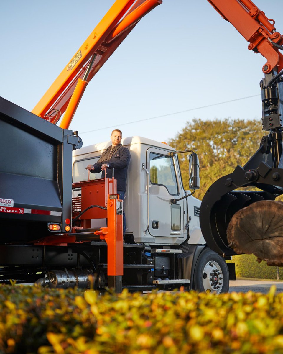 MackTrucks's tweet photo. Haul, lift, repeat. #MackMD. π²π§ https://t.co/ti2R7tqfVT