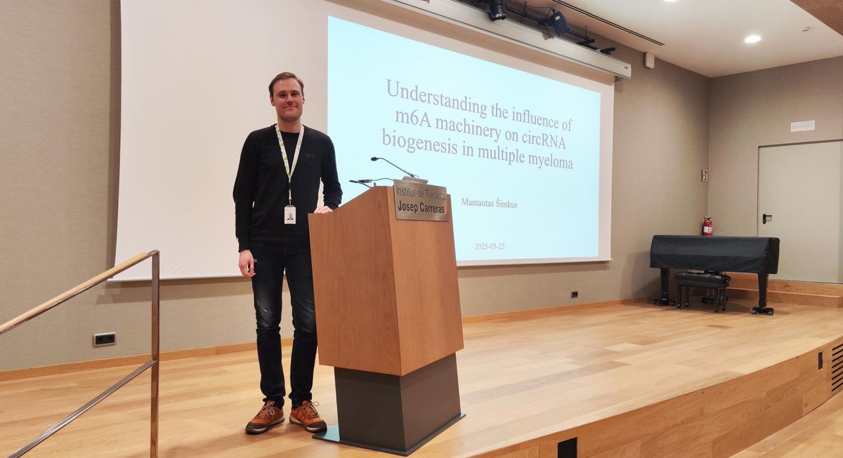 👏 Great Young Researchers Seminar today

👩‍🔬Paula Lopez (<a href="/BiolaMJavierre/">Biola M. Javierre</a> lab) explored non-coding variants in B cell malignancies, and 🧑‍🔬Mantautas Šimkus (<a href="/GroupGuil/">Guil LAB</a>) studied m6A’s role in circRNA biogenesis in multiple myeloma. 

🚀 Exciting insights from the future leaders of