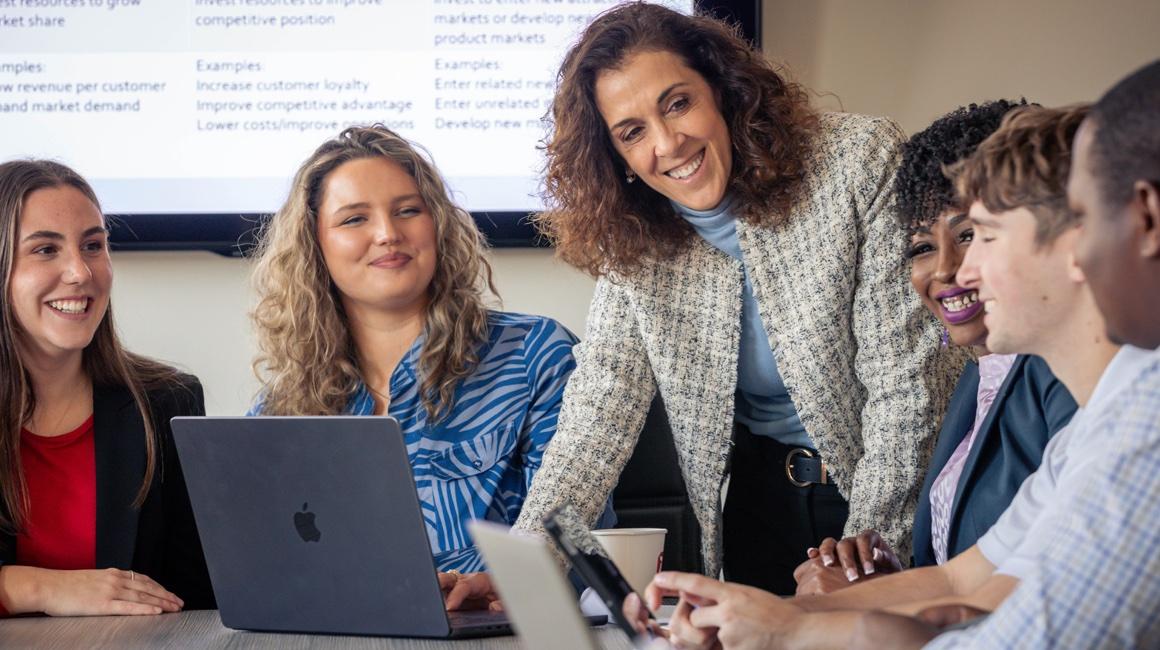 Our reimagined 33-credit Flex MBA degree allows you to tailor your education to achieve bigger goals. 📶 Featuring online and hybrid formats and a seamless path to a specialized certificate. Explore: duq.edu/news-and-stori…