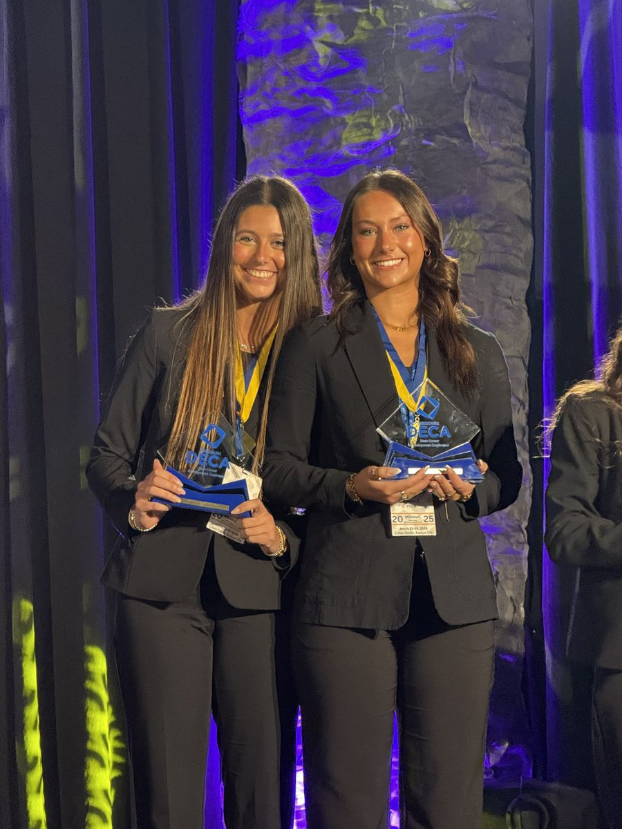 Francis Howell DECA tweet media