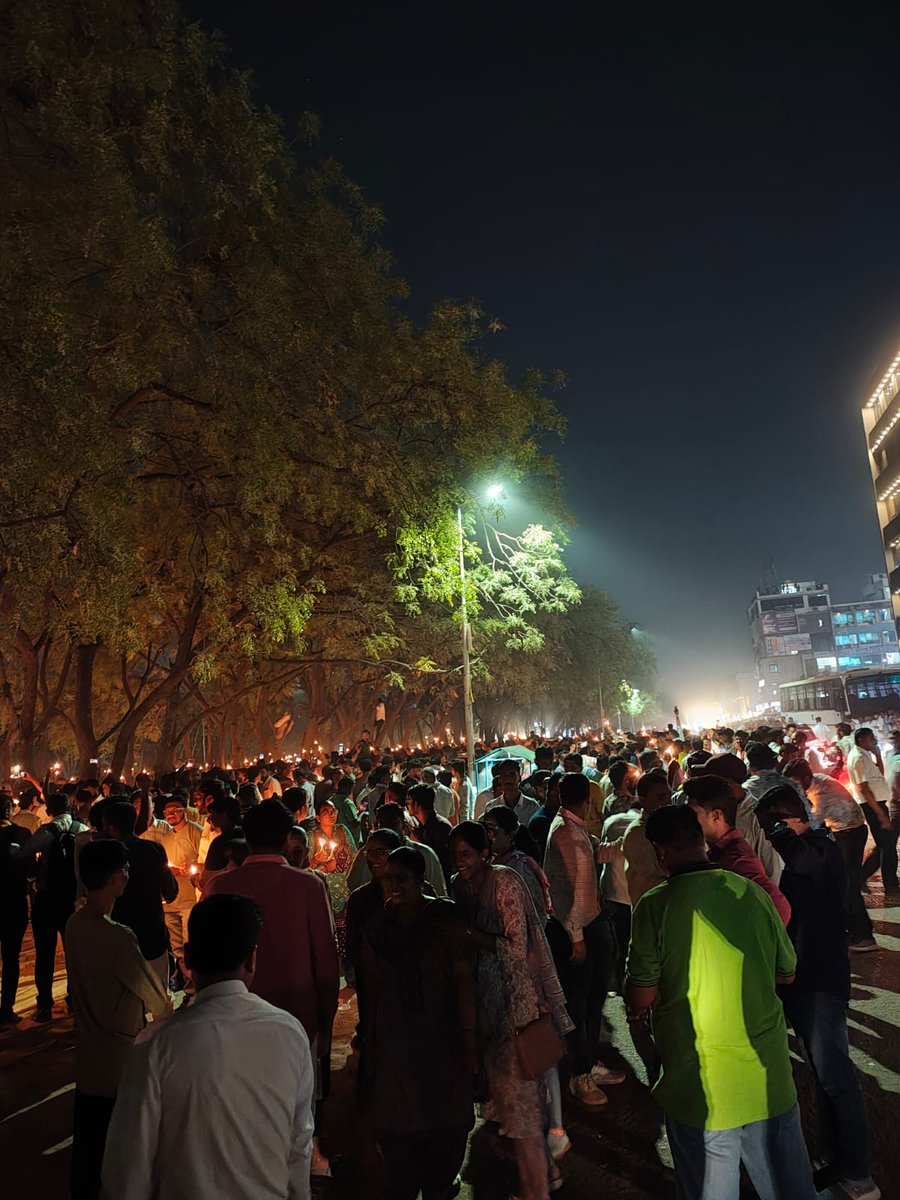 Helth Workers अपनी मांगो को लेकर  9(नौ )दिन से गांधीनगर की सड़को पर आंदोलन करते हुए! #Guj_Health_Strike
#ટેકનિકલ_પગાર_ધોરણ 
#Gujarat 
<a href="/PMOIndia/">PMO India</a> <a href="/narendramodi/">Narendra Modi</a> <a href="/RahulGandhi/">Rahul Gandhi</a> <a href="/Bhupendrapbjp/">Bhupendra Patel</a> <a href="/irushikeshpatel/">Rushikesh Patel</a>
<a href="/VtvGujarati/">VTV Gujarati News and Beyond</a>  <a href="/abpasmitatv/">ABP Asmita</a> <a href="/tv9gujarati/">Tv9 Gujarati</a> <a href="/Zee24Kalak/">Zee 24 Kalak</a> <a href="/GSTV_NEWS/">GSTV</a> <a href="/ravishndtv/">ravish ndtv</a>