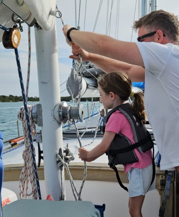 TSailingAcademy's tweet image. Sailing: Everyone is an important part of the crew. #vacation #FamilyTime #familyfuntime #sailing
