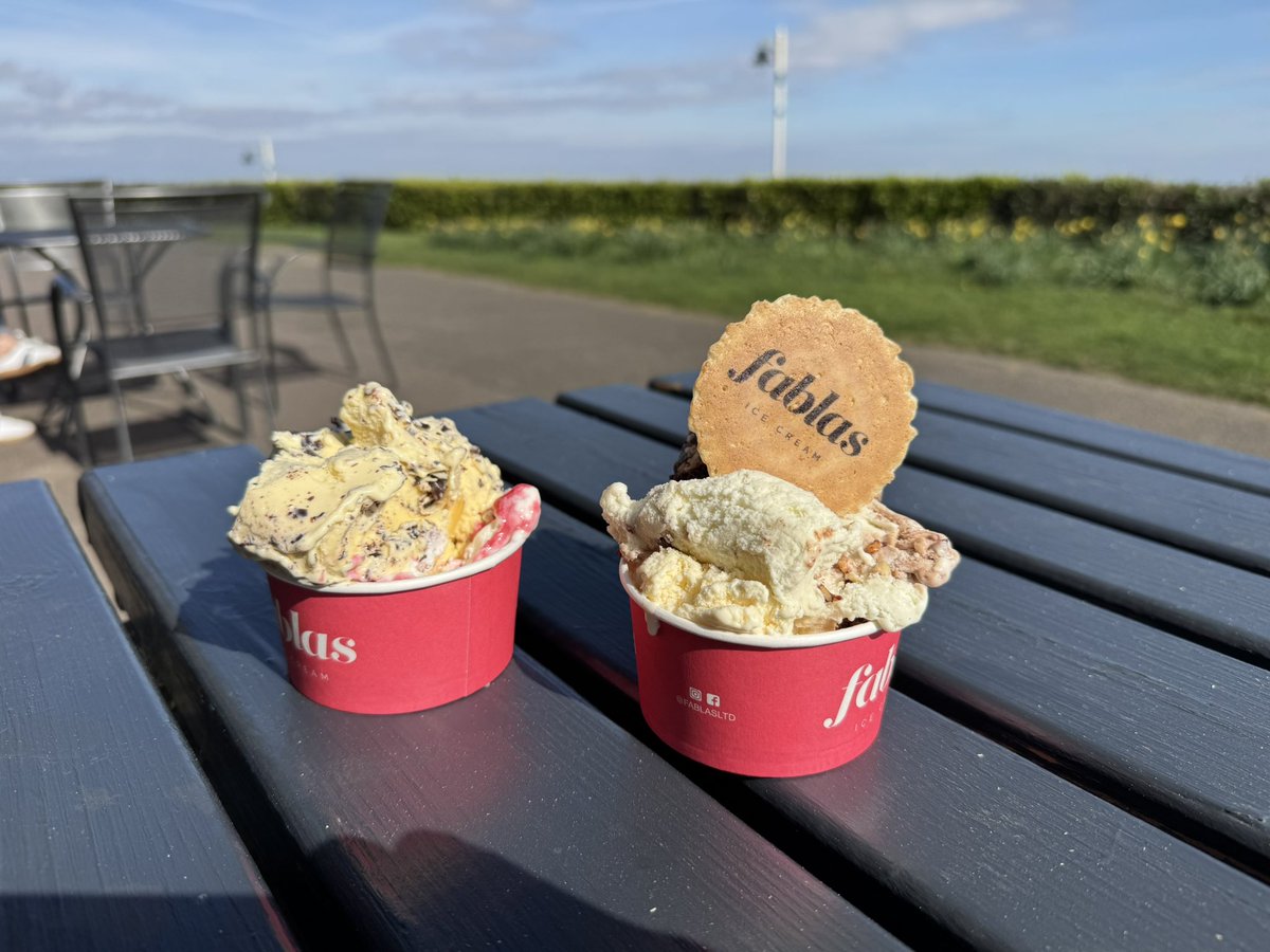 Lovely day for ice cream in Penarth <a href="/FablasIcecream/">Fablas Icecream</a>