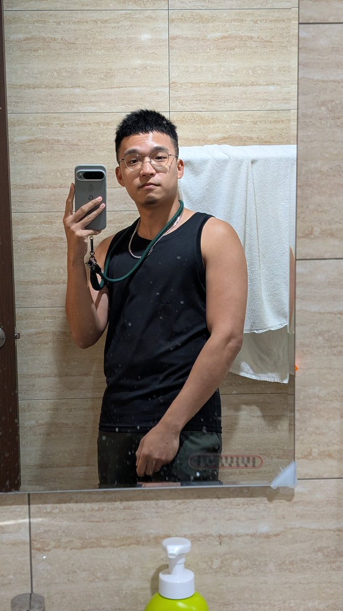 是想要的太多，還是得到的真的太少呢
體重倒是努力吃進來得滿多的