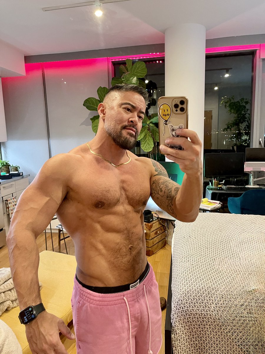 japabrus's tweet photo. #nofilter pinoy in pink https://t.co/8nHPd6a7tl