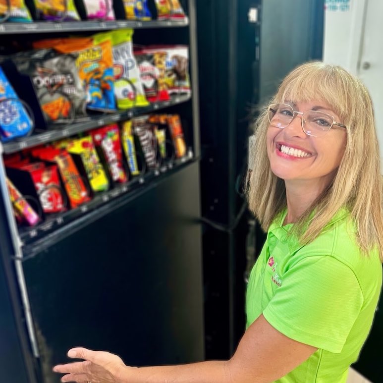 🍭🍬Mary Grace, Mr. Cs youngest, has been helping stock our vending machines w mom Grace since a kid. Now SHE loves stocking fun snacks &amp; unique treats our guests truly enjoy! 🌴🍥 Thanks for keeping our guests fed &amp; happy, Mary Grace-we love you! 🫶🏻🩷
#familyownedandoperated