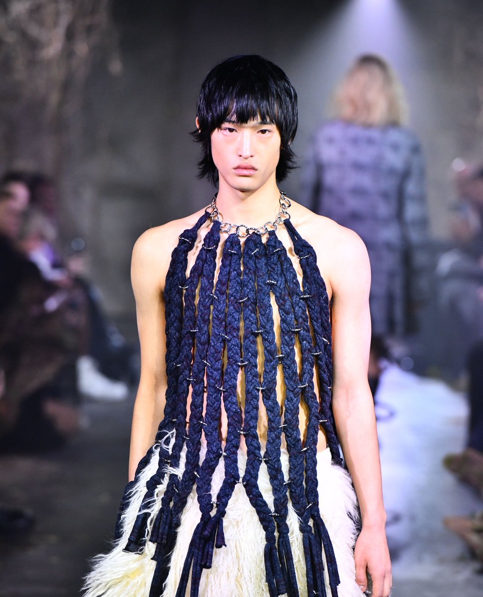 Salon_Magazine's tweet image. Which AW25 trend has you most inspired—Ethereal Waves, Sleek Pony, Retro Edge, or Futuristic Fringe? Comment your fave below! #AW25 #RunwayHair #SalonTrends

salonmagazine.ca/runway-to-salo…