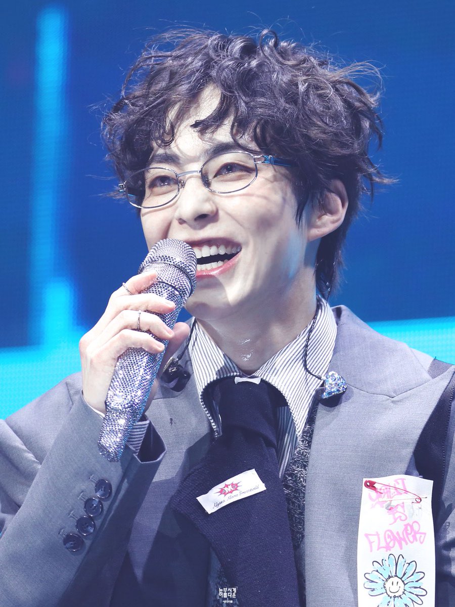 올해도 함께할 수 있음에 고마워~💙
좋은 하루 보내고 네가 웃는 날이 훨씬 많았으면 좋겠어.

#봄을_안고_온_시우민_생일축하해 #HAPPYXIUMINDAY
#시우민 #XIUMIN