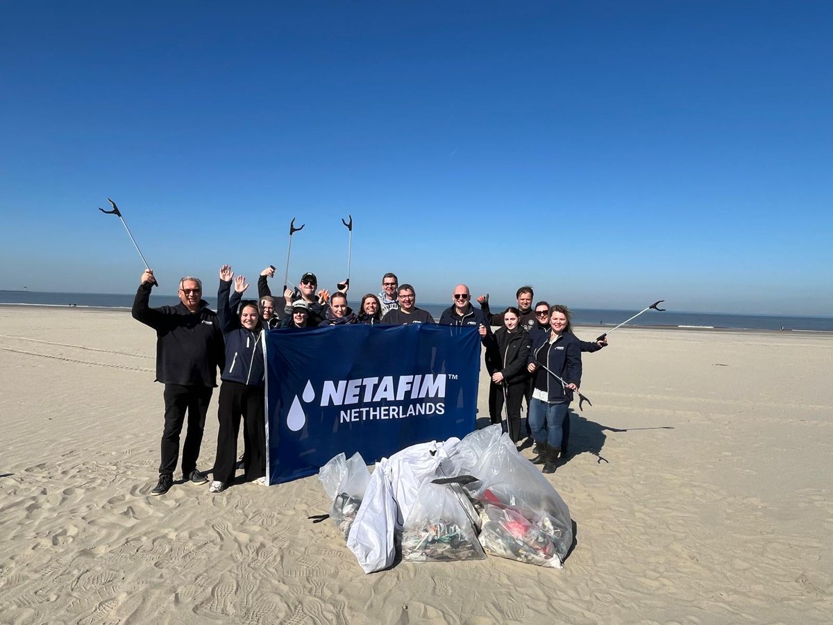 🌞  𝙒𝙖𝙩 𝙚𝙚𝙣 𝙥𝙧𝙖𝙘𝙝𝙩𝙞𝙜𝙚 𝙙𝙖𝙜 𝙫𝙤𝙤𝙧 𝙚𝙚𝙣 𝙗𝙚𝙖𝙘𝙝 𝙘𝙡𝙚𝙖𝙣-𝙪𝙥! 

In de aanloop naar #WorldWaterDay gingen afgelopen woensdag 15 enthousiaste collega’s aan de slag op het strand van Hoek van Holland. Samen vulden we 15 zakken afval, van plastic tot… zelfs