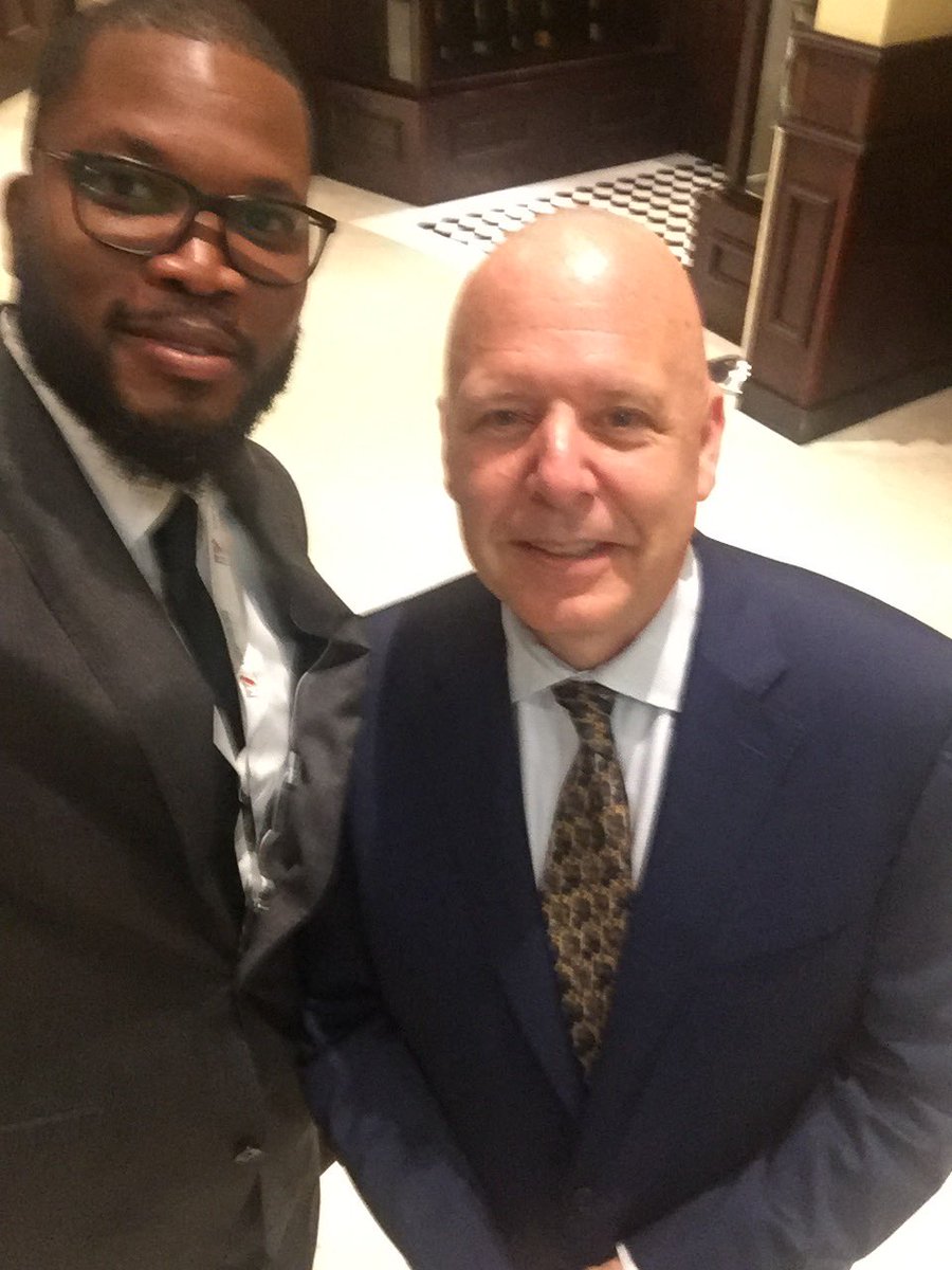 tagboMD's tweet photo. @Hyken Once upon a time with the magical @Hyken … there is indeed a difference between functioning in “your gift” and “your office” 🪄 https://t.co/rjuXugwSMS
