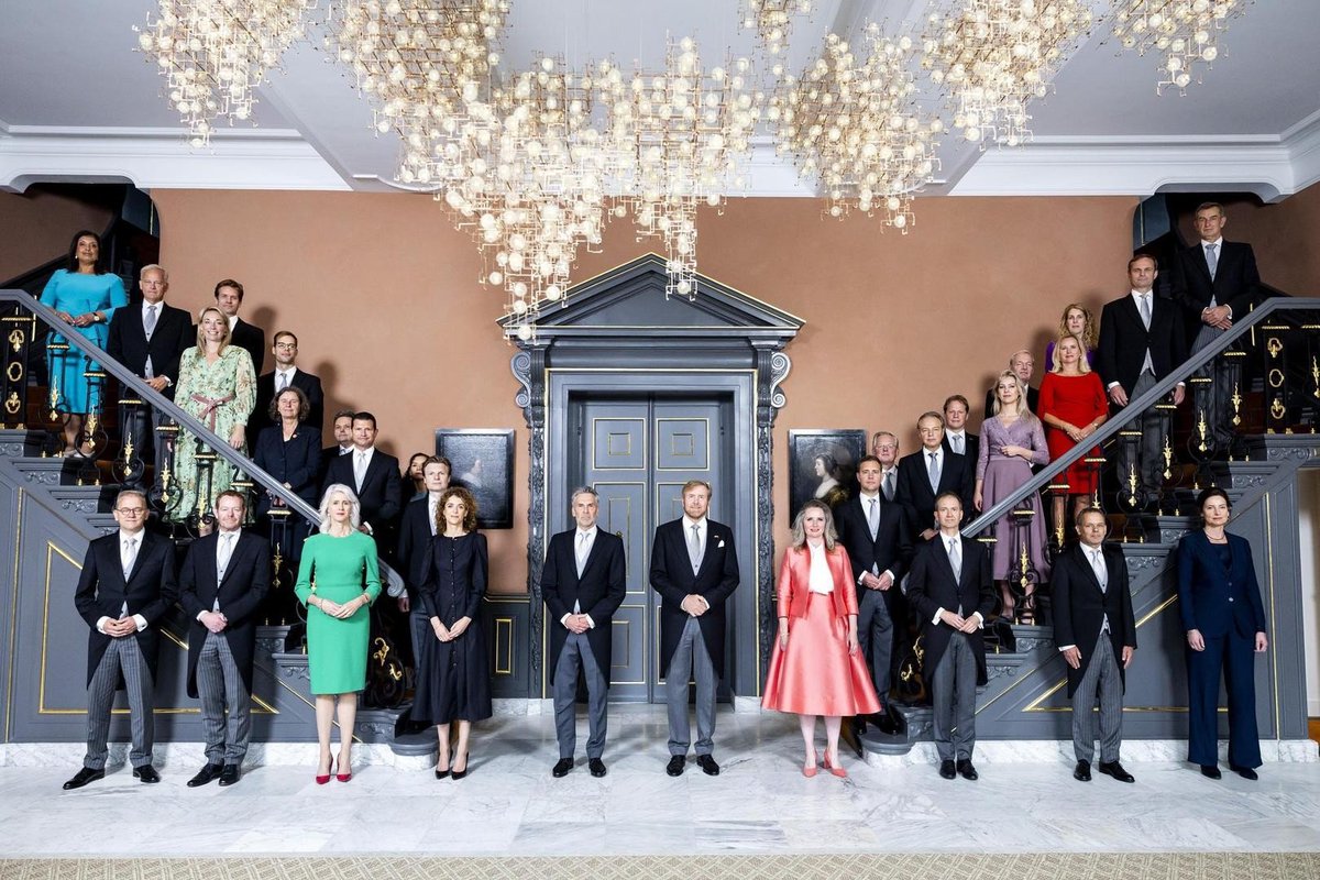 Djoeke Altena ziet heel veel beren op de weg bij de BTW-perikelen van kabinet en coalitie. Er dreigt woordbreuk met de Eerste Kamer en "het onderling wantrouwen maakt elke rationele oplossing blijkbaar onmogelijk." #BetrouwbareBronnen  art19.com/shows/betrouwb…