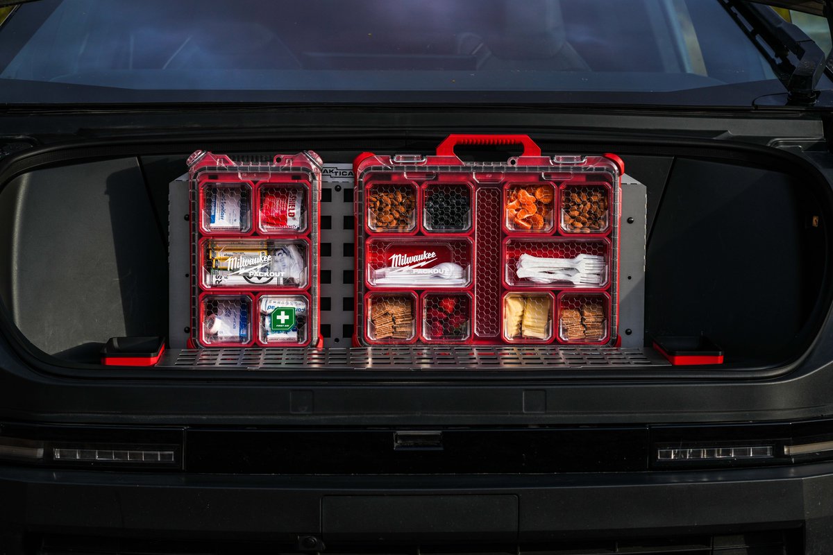 RakticalGear's tweet image. The tackRAK vertical panel seamlessly serves dual purposes in the Cybertruck, functioning in both the frunk and the truck bed. What’s your preference?