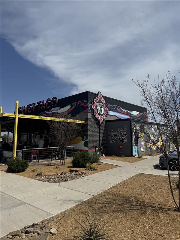 ConConcepts's tweet image. Back at it again 🌮 @ConConcepts President Mark Cimino and Vice President of Client Relations Lauren D&apos;Apice made a second visit to @VelvetTaco—this time to the Grandscape location in The Colony, TX! Incredible food, standout service, and an even better partnership.