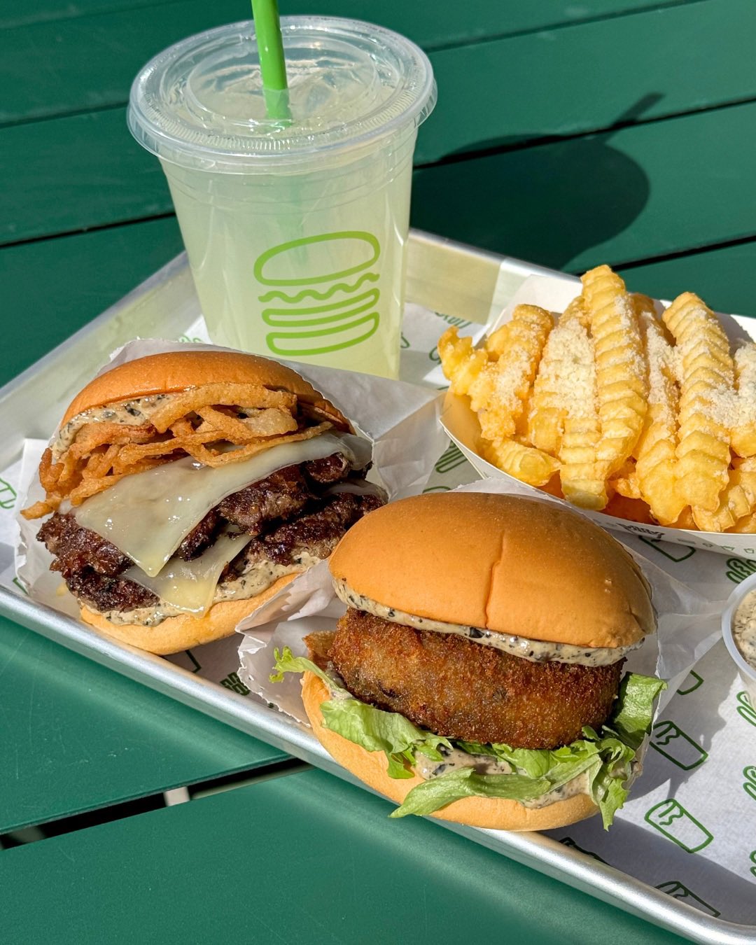 その他 HM x SHAKE SHACK BURGER PASS CASE HM x SHAKE SHACK BURGER PASS CASE - メルカリ