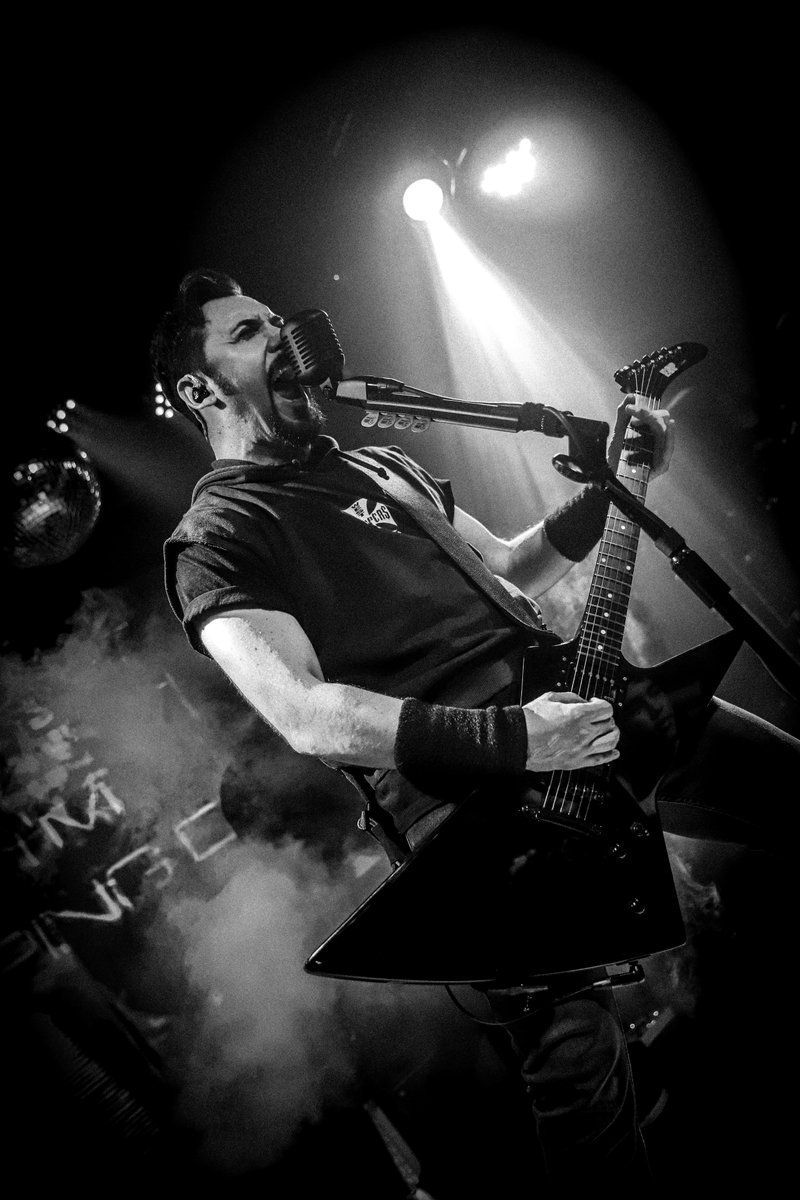 Justice is lost, justice is raped, justice is gone
Pulling your strings, justice is done
Seeking no truth, winning is all
Find it so grim, so true, so real

#metallica
#onuremek
#metallicanight