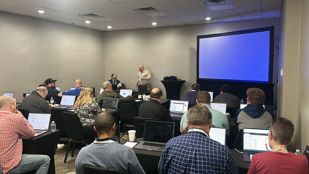 Full house and the session didnt even start yet :)