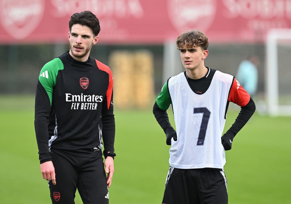 FabrizioRomano's tweet photo. ⚪️🔴✨ Declan Rice on Arsenal’s gem Max Dowman: “Max is the best 15-year-old in the country”, told @5livesport.

“At 15 there is such a long way to go. So, you need to be hungry, keep working and keep pushing. I speak to Max a lot and he has got such a good family. He is unreal”. https://t.co/43OP6yRI0w