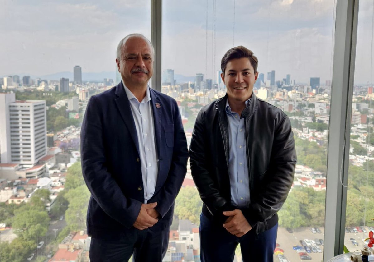 Recibimos en <a href="/SE_mx/">Economía México</a> a <a href="/ConradoDLCrz/">ConradoDLC</a> Subsecretario <a href="/SEyTChiapas/">Secretaría de Economía y del Trabajo de Chiapas</a> de Comercio de <a href="/ChiapasGobierno/">Gobierno de Chiapas</a>, con quien hablamos de proyectos para apoyar a artesanos y productores de pueblos originarios #Chiapas #CorredorCIIT #ProsperidadCompartida