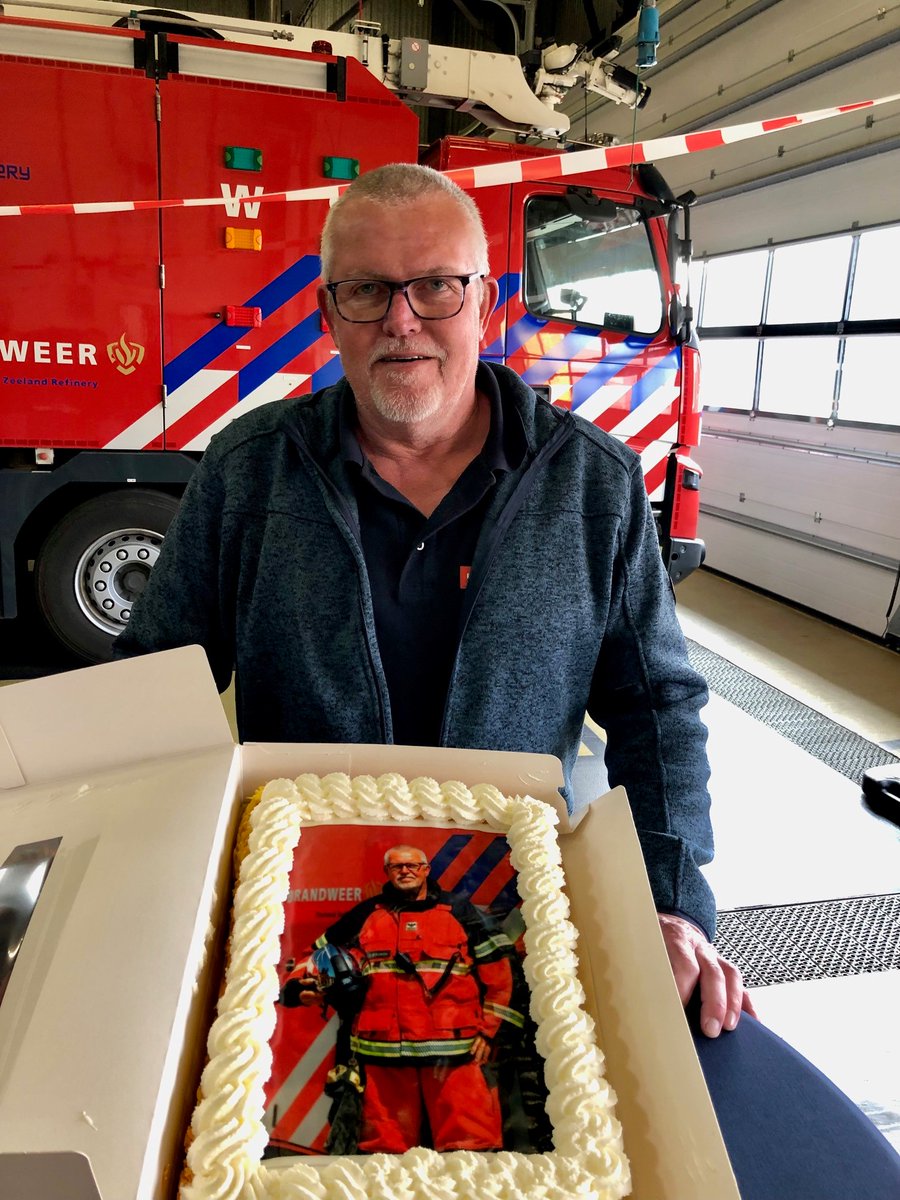In 1990 kwam hij op ZR werken en vandaag zwaaien we hem uit op zijn laatste werkdag. John, bedankt voor je gezelligheid en alles wat jij voor onze bedrijfsbrandweer en ZR betekend hebt. We wensen je alle goeds en een prachtige, gelukkige en gezonde pensioentijd!