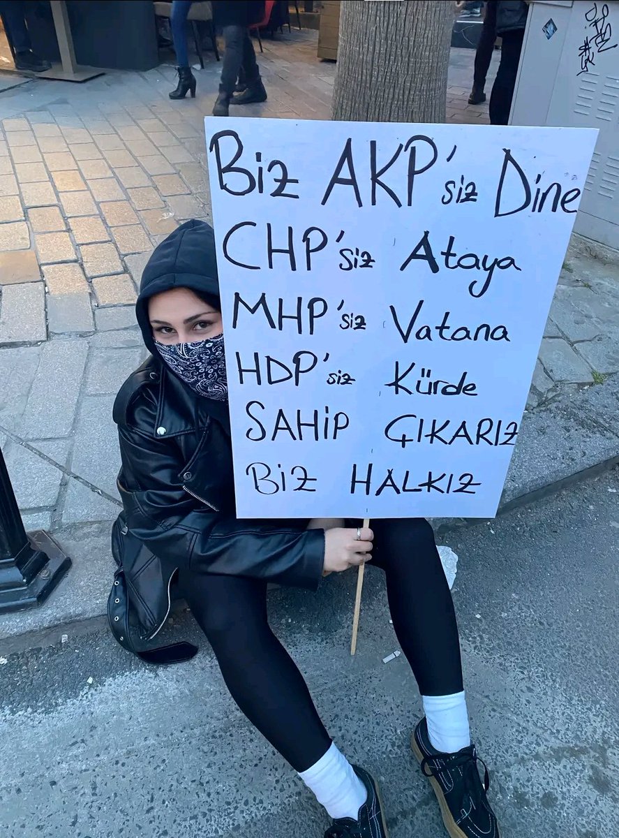 Gördüğüm en anlamlı fotoğraf.
---
Entübe Ülker