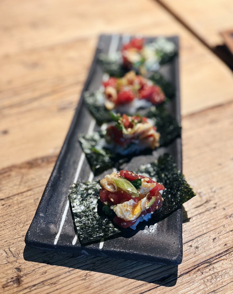 Clos d’Agon Valmaña Blanc 2022 - tiene una entrada potente y llena la boca por su volumen, cremosidad, estructura y persistencia, lo que, unido a su gran frescura y a los aromas especiados retronasales, forman un bloque equilibrado y redondo ✨

Nomo Girona 🍽️🍣

#vi #vino #wine