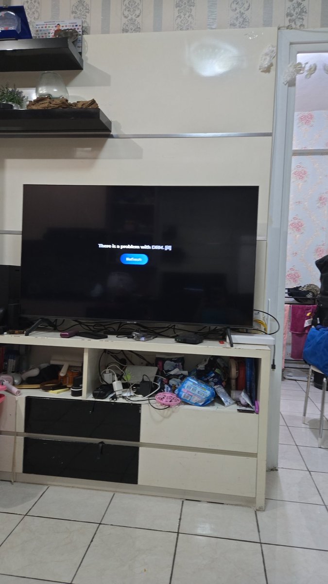 Prilianto's tweet photo. Apaan nih ud bayar vision mau nonton bola no connection layanan kaya apa ini @IndiHome @IndiHomeCare https://t.co/KEKniaHvOQ