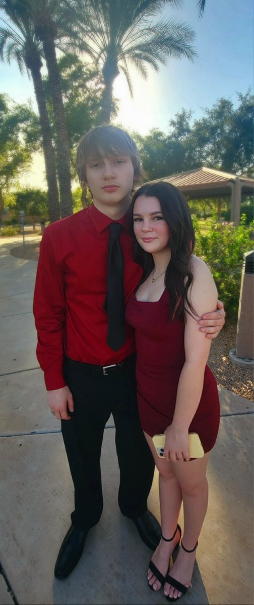 We LOVE the #classof2025! Congratulations to Ariel! She has received a full award to attend Gateway CC for cosmetology! #TakeFlightDV <a href="/DVHSSkyhawks/">Deer Valley Skyhawks</a>