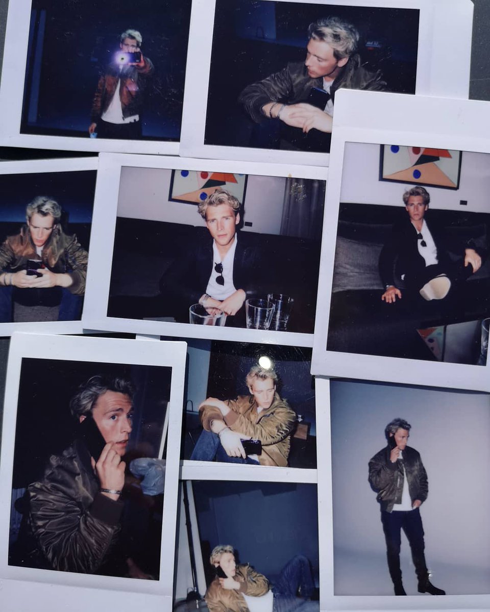 Shake it like a polaroid picture 📸 #TGIF 😎☀️🎉