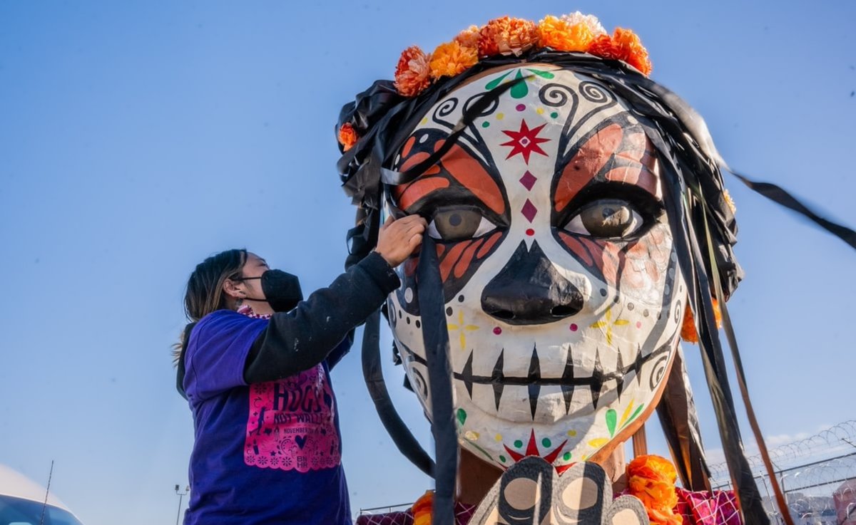 Giant puppets are touring across Texas for immigrant rights lonestarlive.com/life/2025/03/g…