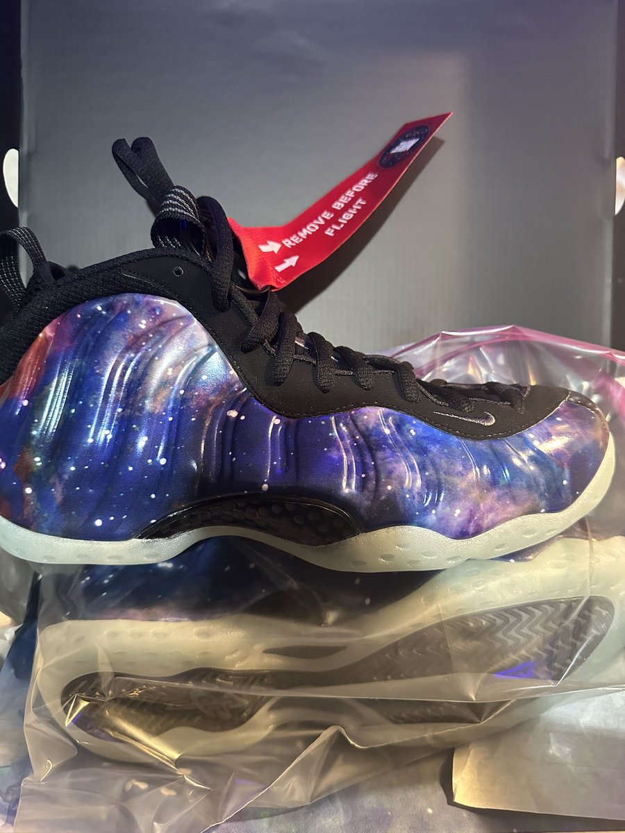 fatboyswagg88's tweet photo. Galaxy foams size 9.5 ds no low balling plz @SneakerDave @Retro10Rambo @OgRuud @RIVERS_40oz @roscal_nyc @iAmTMCII @CopThese @TheSoleSource1 @ANT_NYC1 @ukicai_ @unique_sneaks @SneakerMaine @xOGSneakerheadx @Sneakerchief23 @CHINNIE1380 @Championskicks @shoesandautos https://t.co/95C72A7fQL