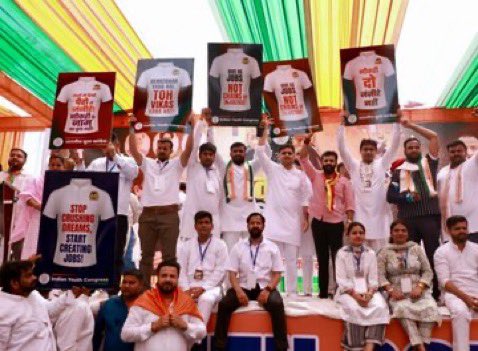 EhsanKhanIYC's tweet photo. नौकरी दो, जंजीरें नहीं!✊🔥

देशभर के युवाओं की हुंकार – सड़क से संसद तक न्याय की गूंज! बेरोजगारी के खिलाफ यह लड़ाई रुकेगी नहीं, झुकेगी नहीं!

युवा विरोधी मोदी सरकार, जवाब दो! 📢

#IYCSansadGherao #YouthForJobs #नौकरीदो https://t.co/77GzsmI90p