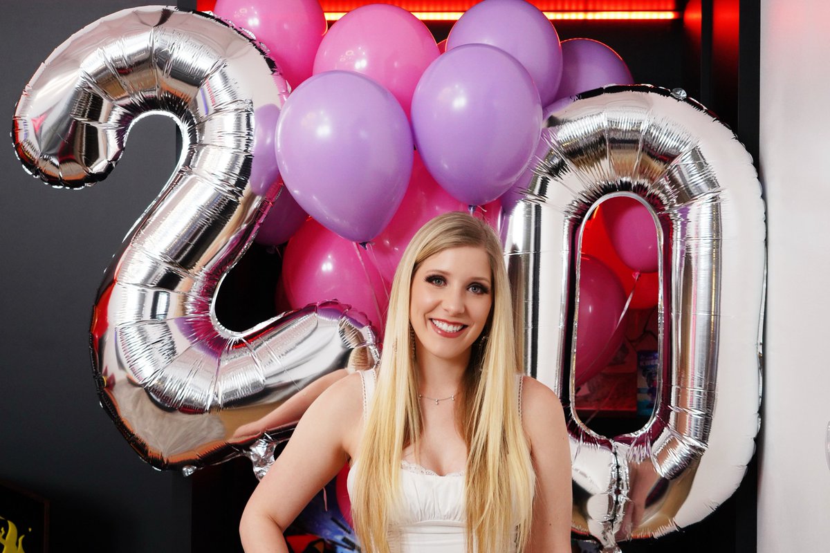 So many friends, so many memories, so many blessings! Thank you for celebrating with me!

Can't wait to keep growing with all of you 💖