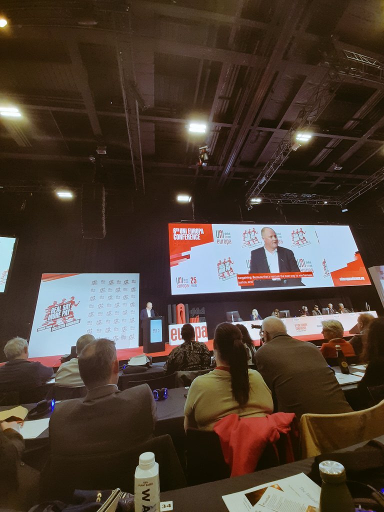 Tech_Geek_Girl's tweet photo. Hot topics for UKI workers being shared in Belfast today from @nowak_paul at the @UNI_Europa conference. #RealSayMorePay https://t.co/m87XonrIcR