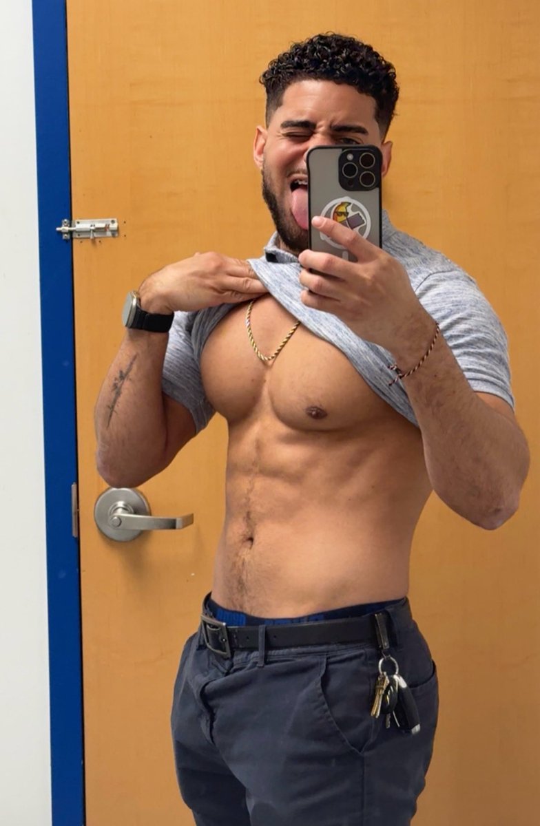 saint_anthonyyy's tweet photo. Bathroom break https://t.co/Oz1BN1YBMq