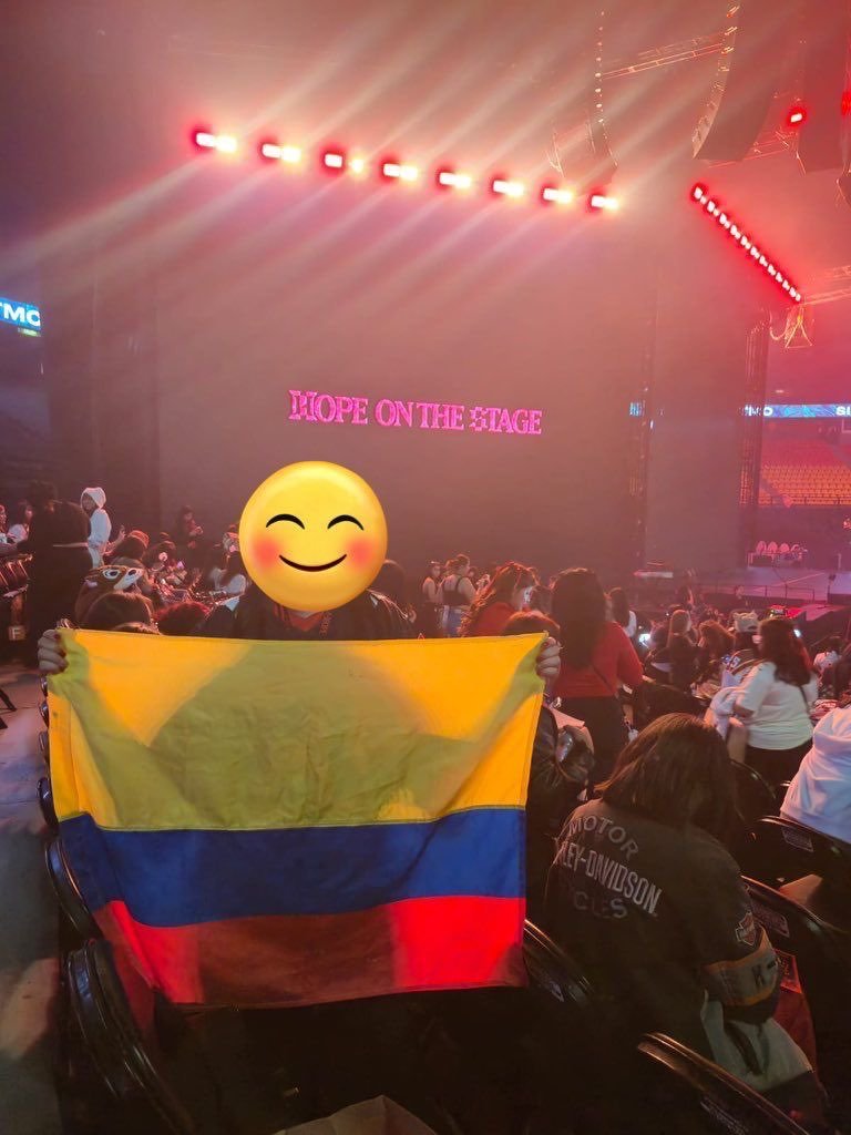 TOORLY's tweet image. Colombian ARMYs traveled 3,169 km to see #JHOPE
live, while 4,899 fans have already made a request to see him in Colombia! 🇨🇴

After an incredible show in Mexico City, there’s no doubt J-Hope is loving the Latin American audience—now it's time to listen and make a show happen! 💜…