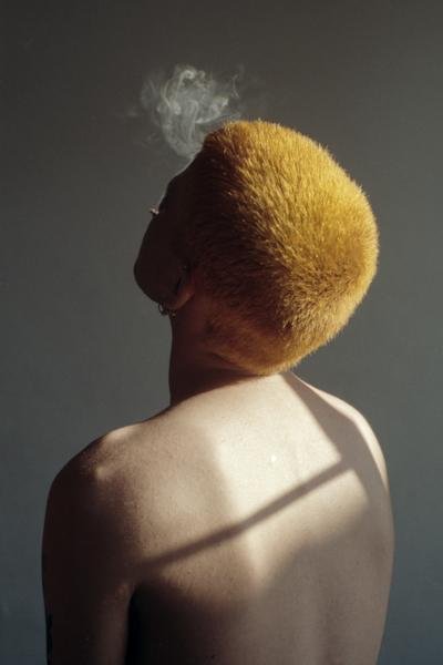 letargoed's tweet image. LTRGO ENTREVISTAS

La mirada fulminante del artista

"La mirada de Toto se forjó en los edificios abandonados de Talca y en los campos que rodean la región del Maule (...) Recuerdos de un lugar que siempre consideró como limitante" 

Lee la entrevista: letargo.cl/Toto