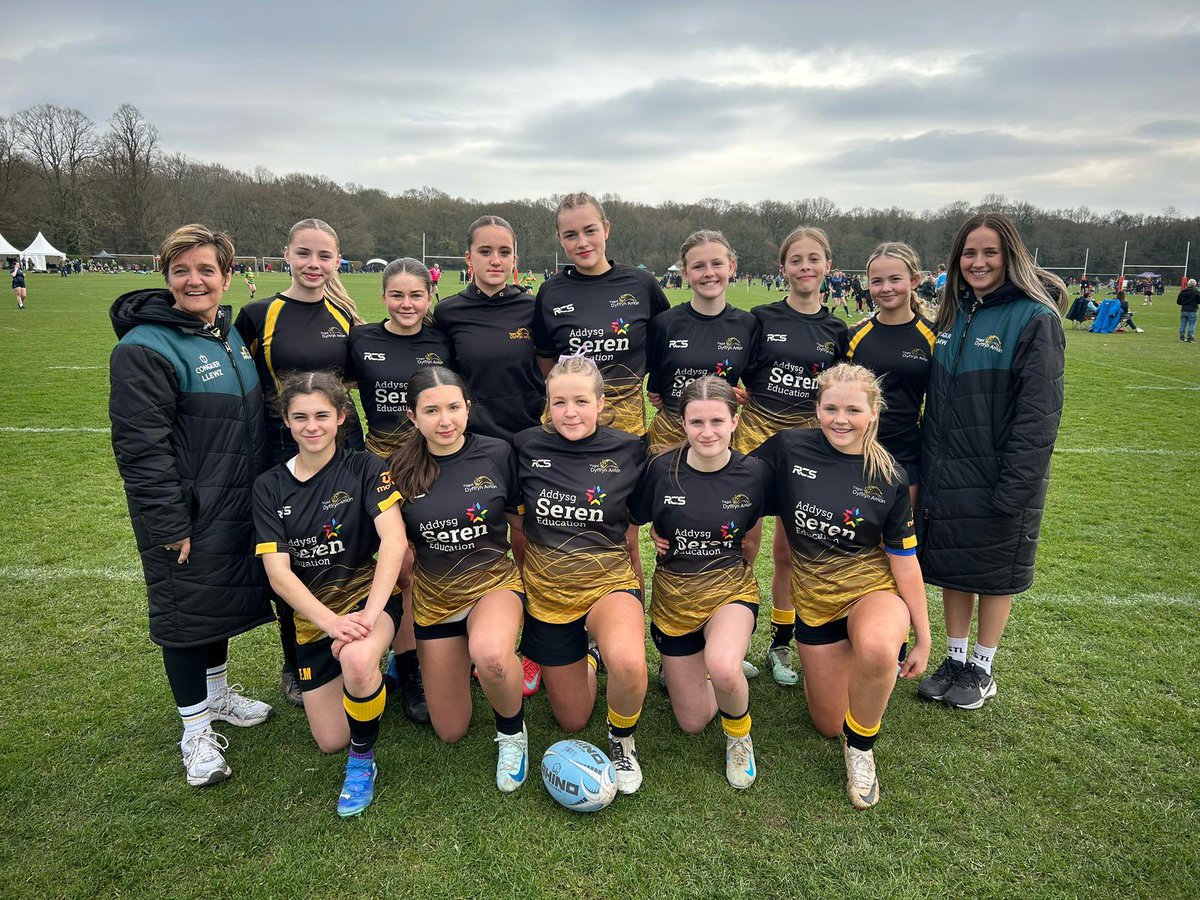 🏉4/4 wins so far in the Rosslyn Park National 7’s tournament in London for our 8/9 girls today🏉 

SEMI-FINAL of the cup 🏆 is live on the following link on youtube at 4pm 

youtube.com/live/6eYVr1rUy…

Pob lwc ferched 🍀