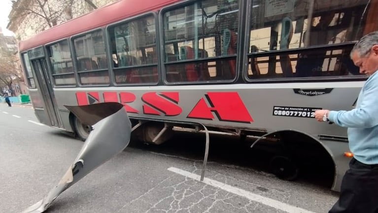 1️⃣ El transporte en Córdoba es un CAOS absoluto. 
🚍💥 Recortes de tramos, colectivos que no llegan, boletos impagables y gente que ya no sabe qué hacer. Mientras tanto, <a href="/PasseriniOk/">Daniel Passerini</a> y <a href="/MartinLlaryora/">Martín Llaryora</a> miran para otro lado. 
Abro hilo. 🧵👇
