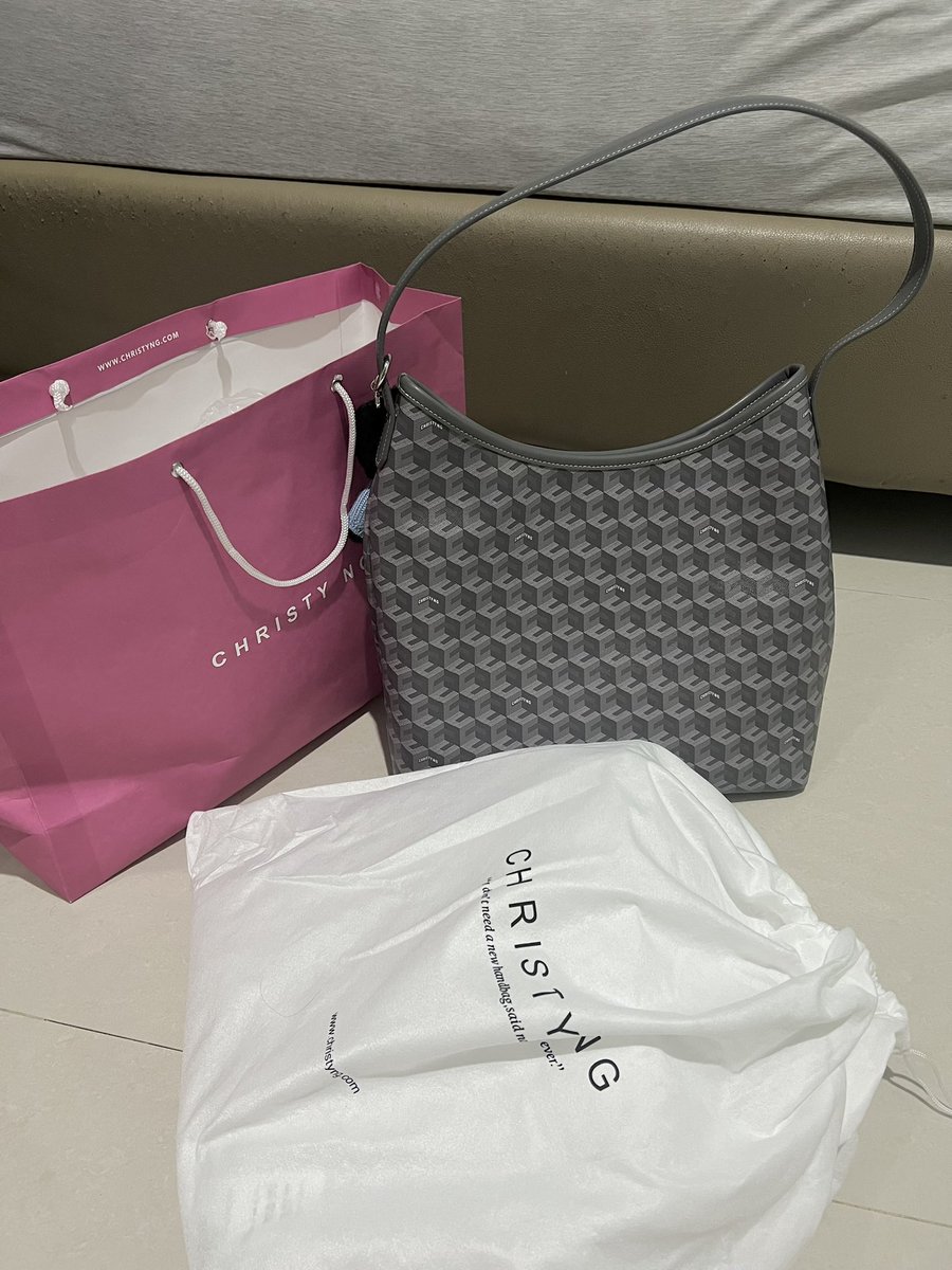 Marchardna's tweet photo. @rfthrift06 Hi kaa aku jual tas christy ku kalo mau. Tadi baru beli di kokas, dia baru buka disana tokonya. Aku ada warna ash di alesso size large. Tadi beli 899 aku jual 750 aja kalo mau ka. Aku merasa ga cocok makenya 🥲🥲 https://t.co/zqBDl4mWoU