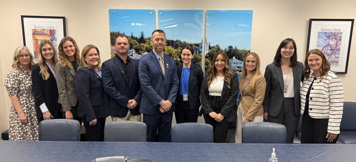 Michigan_Apples's tweet photo. As part of the #USApple25FlyIn, #MIapple growers and industry members met with staff from @SenatorSlotkin and @SenGaryPeters offices to discuss issues facing Michigan’s apple industry. Thank you for your time! https://t.co/gRupPt0ISW