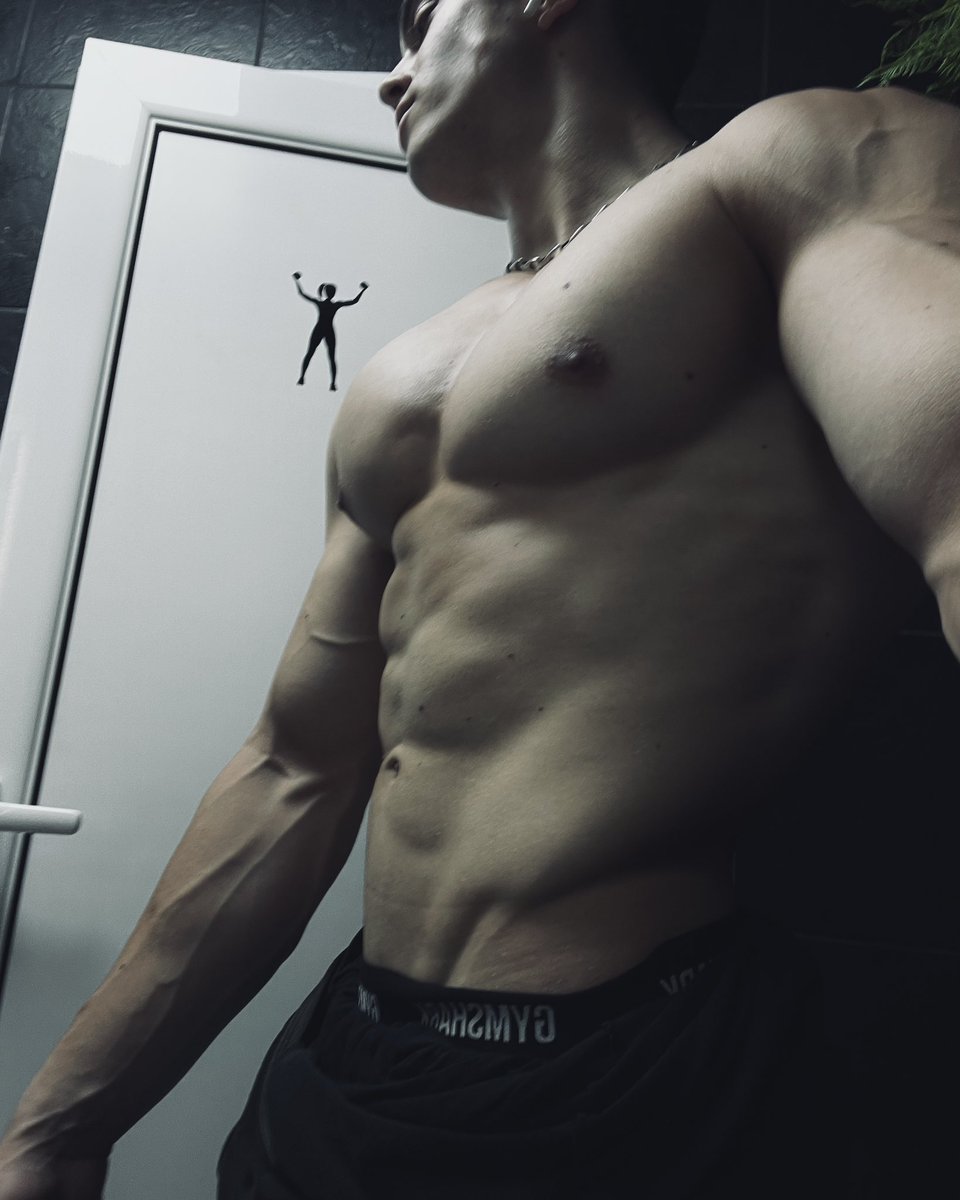 Just watching me makes you weak doesn’t it, get in my DM’s with sends!