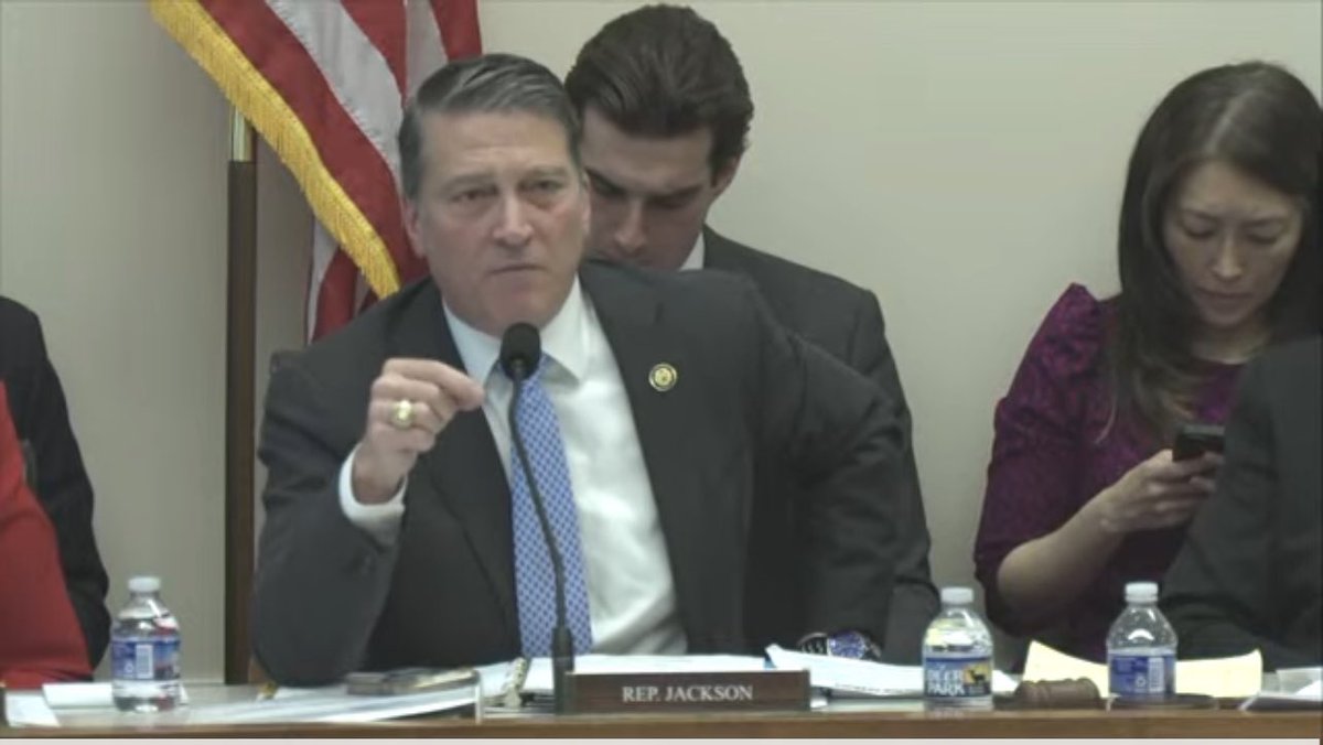 🚨URGENT 🇨🇩🚨 

Il est historiquement inexact et dangereux pour <a href="/RepRonnyJackson/">Ronny Jackson</a> d’affirmer que « l’est de la RDC était autrefois le Rwanda 🇷🇼 ».

Je veux vraiment remettre les pendules à l’heure :
1. Les frontières modernes de la République démocratique du Congo (RDC) ont été