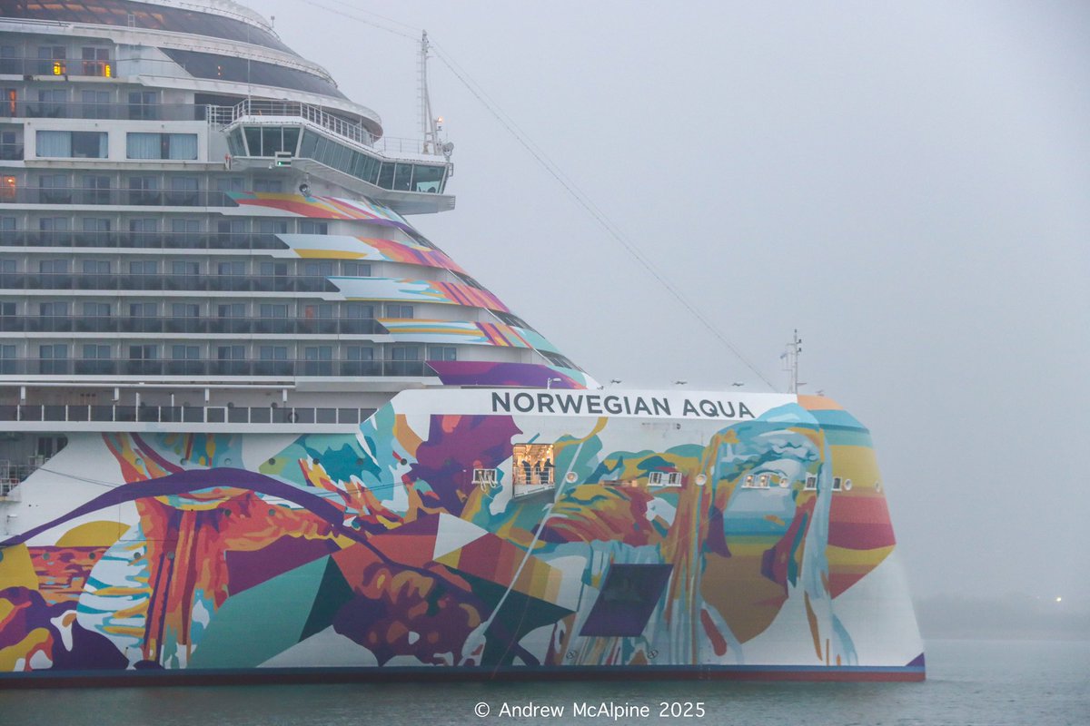 CruiseshipP's tweet image. Adding some colour to a gloomy #Southampton this morning @CruiseNorwegian first #PrimaPlus class ship #NorwegianAqua made her maiden UK visit this morning. 
#cruise #cruisenews