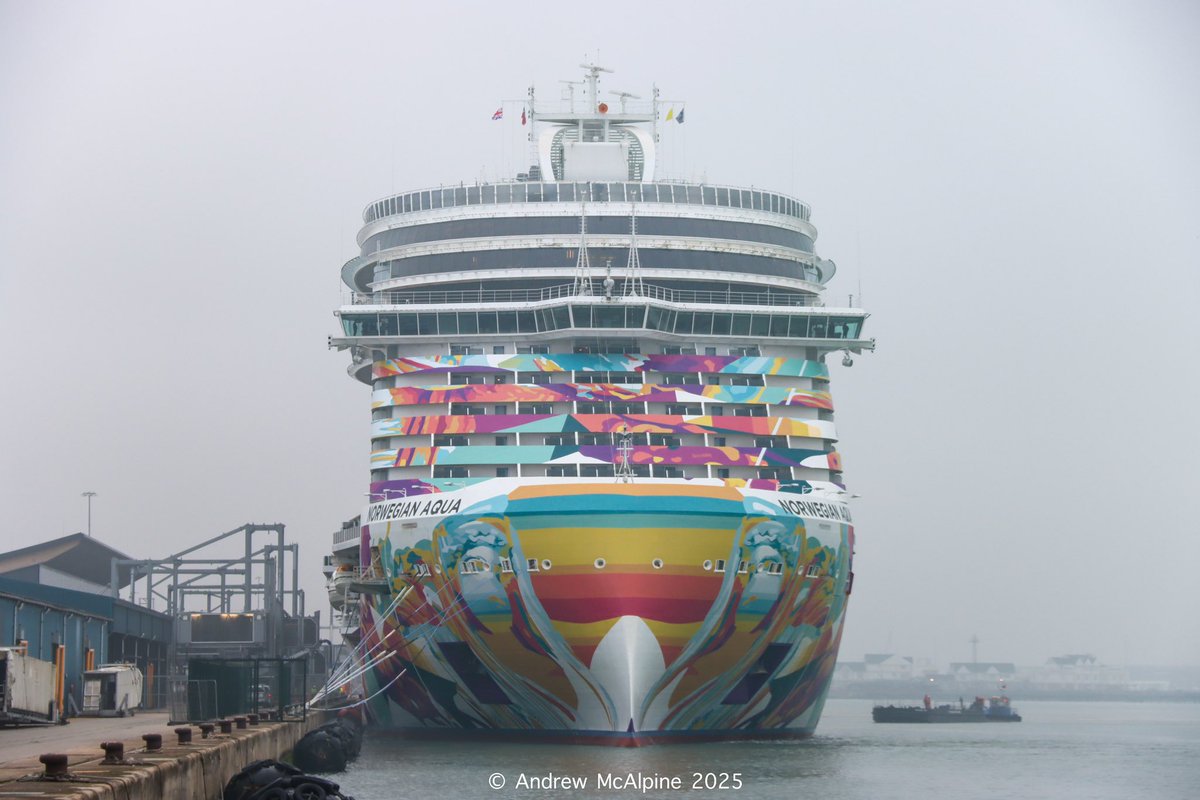 CruiseshipP's tweet image. Adding some colour to a gloomy #Southampton this morning @CruiseNorwegian first #PrimaPlus class ship #NorwegianAqua made her maiden UK visit this morning. 
#cruise #cruisenews