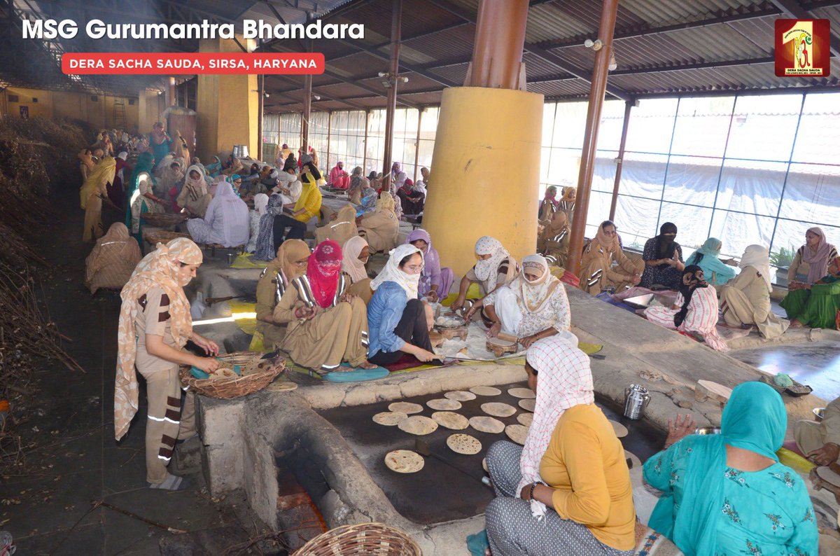 DSSNewsUpdates's tweet photo. What looked like a grand celebration on the outside was supported by countless hands of devotion and dedication on the inside. From cooking hygienically to serving joyfully — every sevadar played a divine role in making this sacred Bhandara successful. 🙏✨

#MSGBhandara #SaintDrMSG #RamRahim #DeraSachaSauda #GurmeetRamRahim
