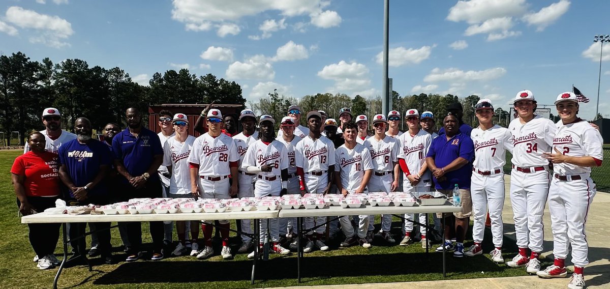 Very Thankful for Eric and Patrice Outley for providing post game meal for the Bearcats Saturday afternoon after the win! Also a big thanks to the ⁦<a href="/OfficialOPPF/">Omega Psi Phi® Fraternity</a>⁩ ( Phi Tau Chapter) for serving and supporting our boys!! #seRve #GoCATs #CommunityCATs