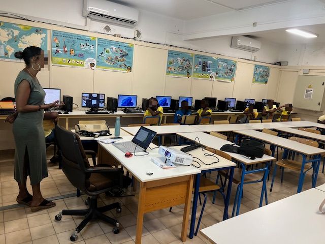 Les élèves de CM2 des écoles du REP+ VAUCLIN (Montagne, Mixte A, Cadette) ont participé à des ateliers informatiques au collège du Vauclin dans le cadre de la liaison CM2-6e: prise en main de l'outil informatique en vue des passations des évaluations 6e et utilisation de l'ENT.